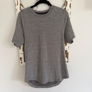 Lululemon Men's Small Heather Gray Short Sleeve Shirt